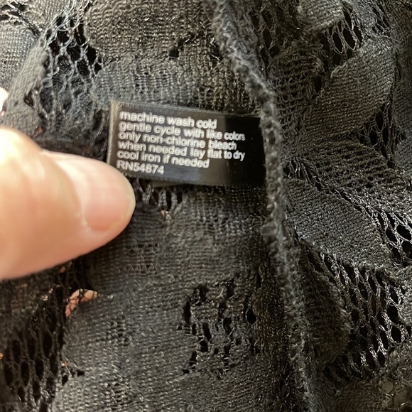 The Limited NWT Black Sheer Floral Lace Sleeveless Button Down Shirt - Picture 8 of 9